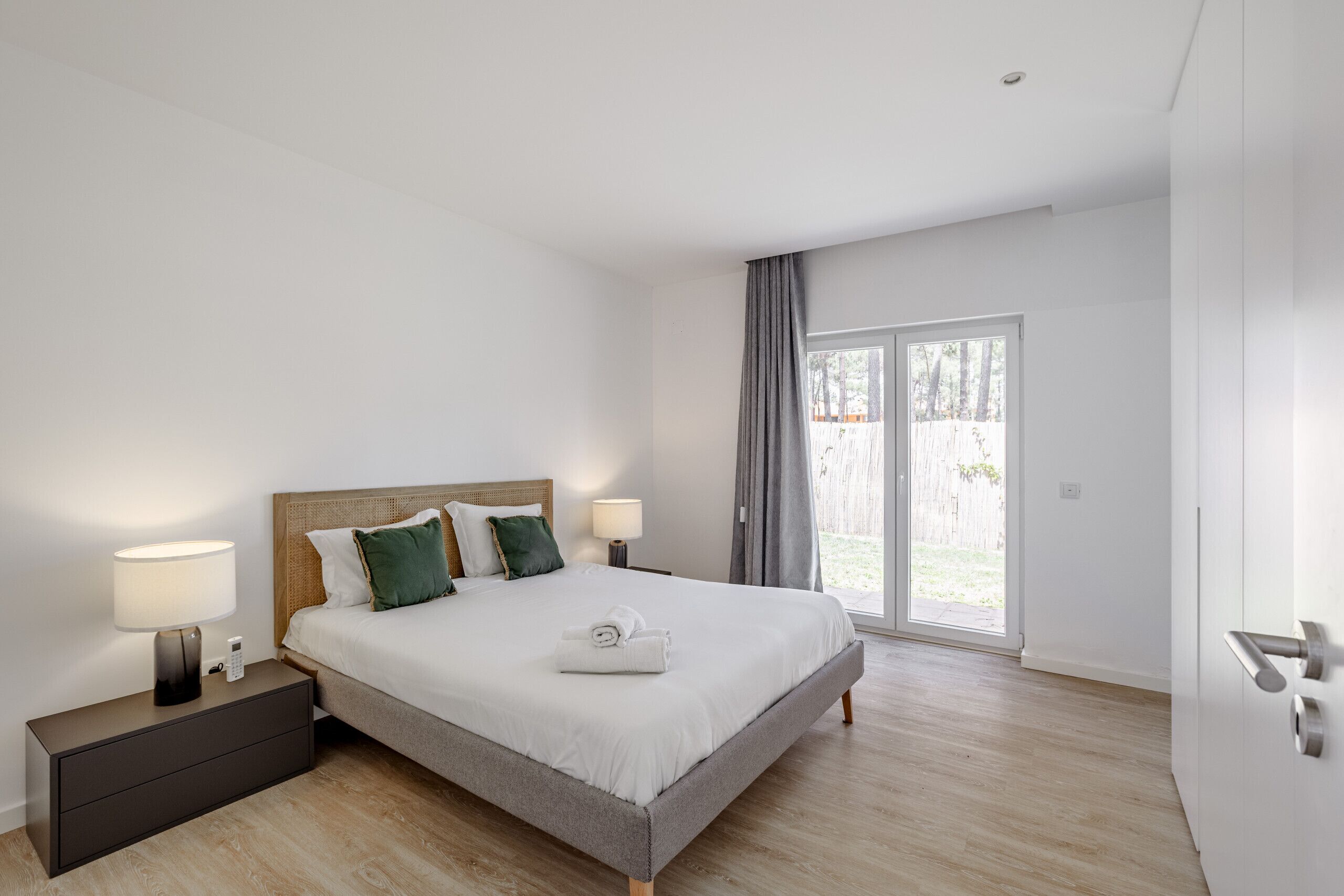 5 bedrooms, bed sheets
