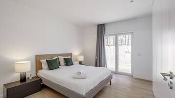 5 bedrooms, bed sheets