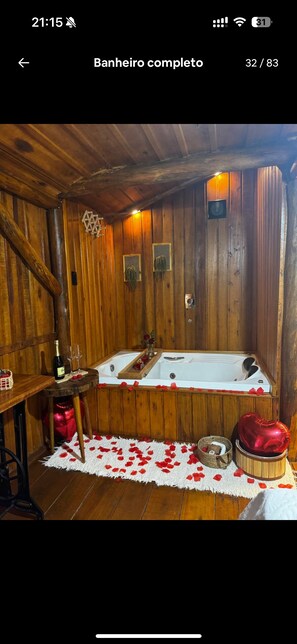 Suihku, bidee, pyyhkeet, vessapaperi