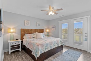 5 bedrooms, iron/ironing board, WiFi, bed sheets