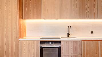 Micro-ondas, lava-louças, cafeteira/chaleira