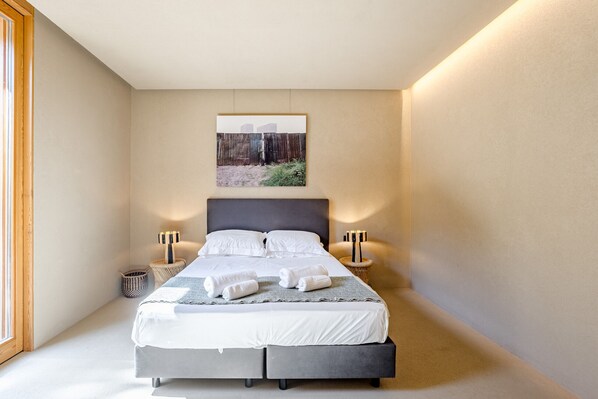 3 bedrooms, bed sheets
