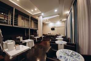 Tägliches inbegriffenes Frühstücksbuffet