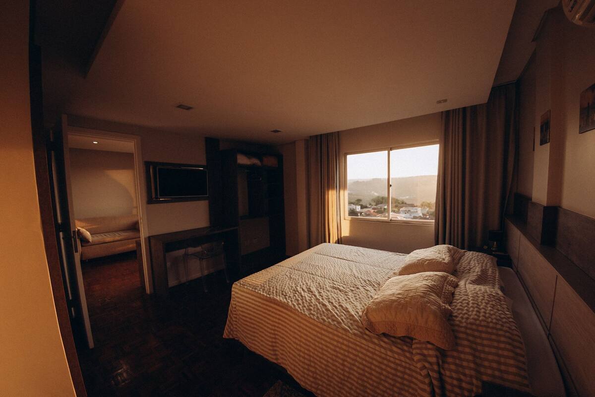 Desk, laptop workspace, WiFi (free)