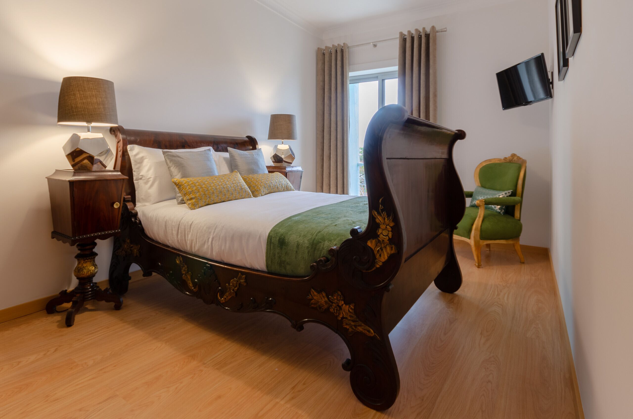2 bedrooms, bed sheets