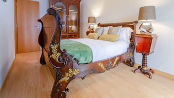 2 bedrooms, bed sheets