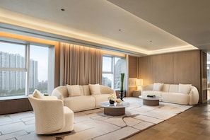 Superior Twin Room, Private Bathroom, City View | Executive lounge