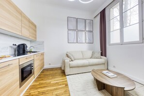 TV - Cosy apartment with Jacuzzi 15min Champs Elysées (Clichy)