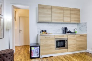 Micro-ondes, four, plaque de cuisson, lave-vaisselle