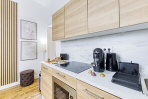Micro-ondes, four, plaque de cuisson, lave-vaisselle