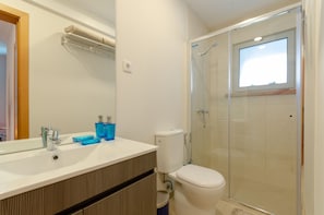 Shower, towels