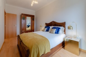 2 bedrooms, bed sheets