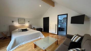 3 slaapkamers, een strijkplank/strijkijzer, reisbedje, gratis wifi