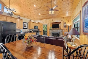 Interior - Big Sky - A Couple's Luxury Cabin with Spectacular Views of Yonah Mountain (Cleveland)