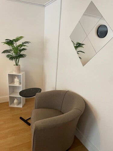 3 Bedroom property ideal for Work Stays - 20 mins walk to center