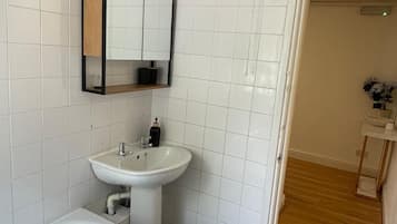 Towels, toilet paper