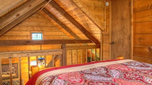 1 bedroom, iron/ironing board, WiFi, bed sheets - Amy's Creek 1 - Dog Friendly Cabin with Creekside Views and Covered Deck (Clarkesville)