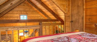 Amy's Creek 1 - Dog Friendly Cabin with Creekside Views and Covered Deck