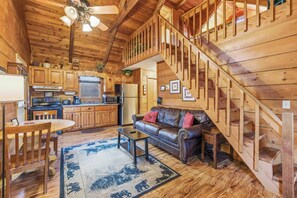 Una televisión, una chimenea