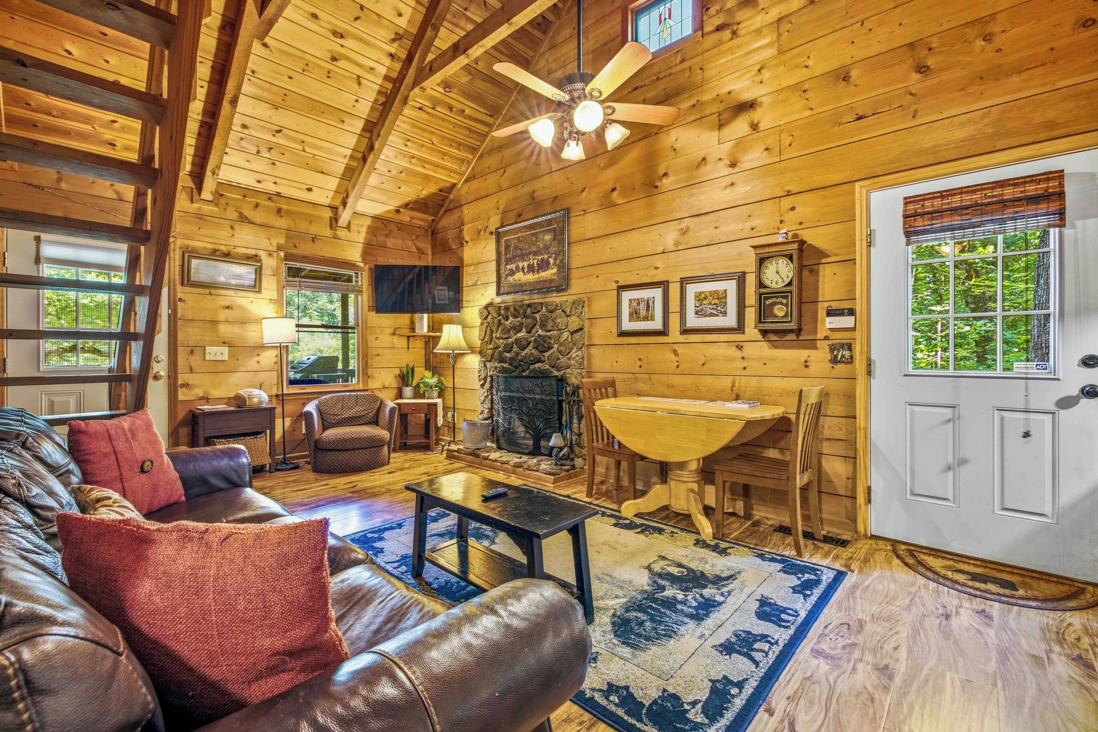 Amy's Creek 1 - Dog Friendly Cabin with Creekside Views and Covered Deck