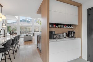 Refrigerador, microondas, parrilla de estufa y lavavajillas 