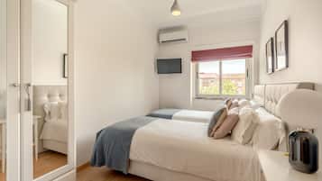 2 bedrooms, bed sheets