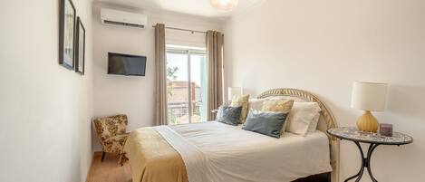 2 bedrooms, bed sheets