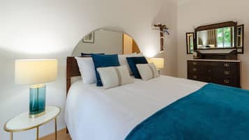 2 bedrooms, bed sheets