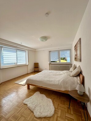 2 habitaciones, tabla de planchar con plancha, wifi y ropa de cama