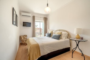 2 bedrooms, bed sheets