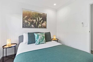 4 Schlafzimmer, Bügeleisen/Bügelbrett, Reisekinderbett, WLAN