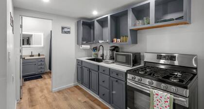 Beautiful Studio Apartment Centrally Located Downtown BFLO