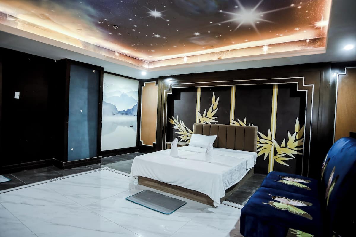 Free WiFi, bed sheets