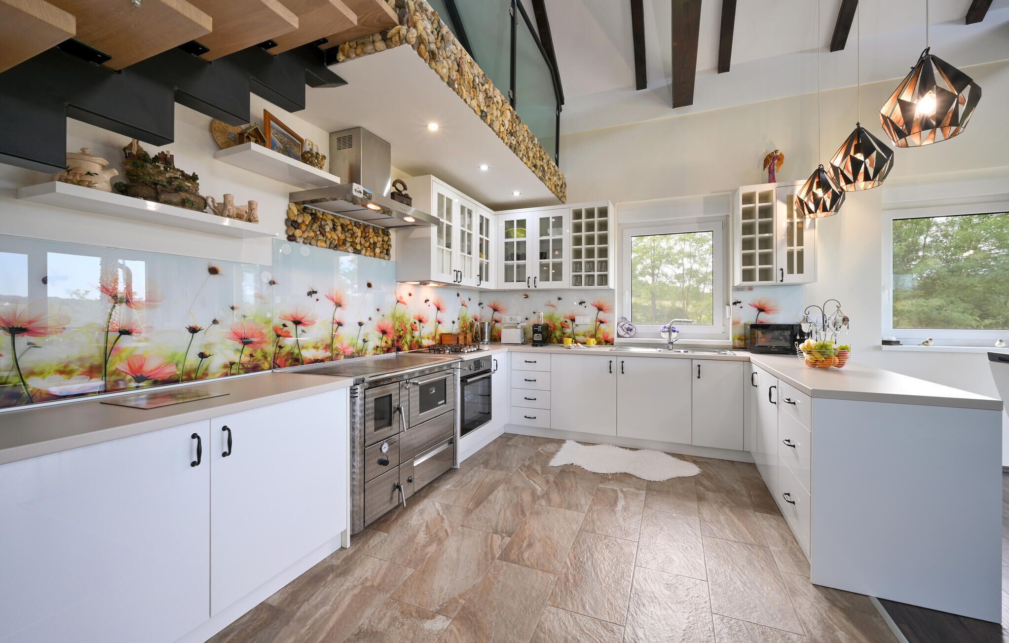 ثلاجة، فرن، موقد طهي مسطح، ماكينة لصنع القهوة/الشاي