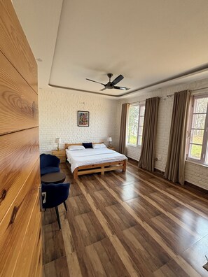 4 bedrooms, desk, iron/ironing board, free WiFi - Discover Serenity at Tulip Villa - Private, Spacious & Fully Modern (Kotabagh)