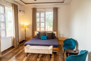 4 slaapkamers, een bureau, een strijkplank/strijkijzer, gratis wifi