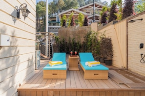 12 outdoor pools