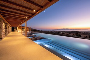 Outdoor pool - Vista Blue Villas (Naxos)