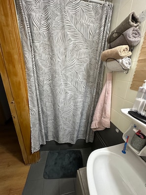 Huoneisto, 2 makuuhuonetta, esteetön, tupakointi sallittu | Kylpyhuone