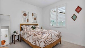 4 habitaciones, tabla de planchar con plancha, wifi y ropa de cama