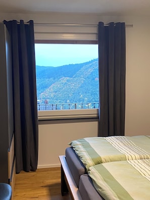 3 Schlafzimmer, Reisekinderbett, kostenloses WLAN, Bettwäsche