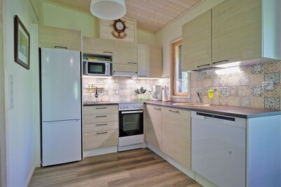 Charming 2-bedroom cottage Villa Ankkuri with privat wood stove sauna and BBQ