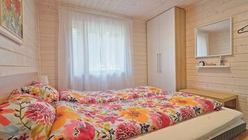2 bedrooms, iron/ironing board, WiFi, bed sheets