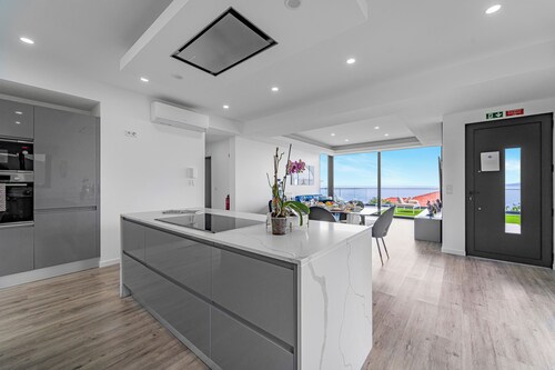 Villa Ribeiro - Modern Luxury with Panoramic Ocean View.