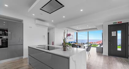 Villa Ribeiro - Modern Luxury with Panoramic Ocean View.