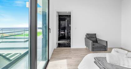 Villa Ribeiro - Modern Luxury with Panoramic Ocean View.