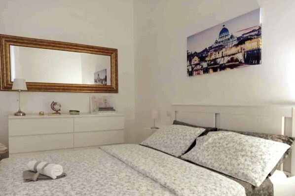 2 bedrooms, in-room safe, iron/ironing board, free WiFi