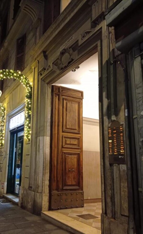 Exterior detail - Exclusive use apartment with kitchen, 2 bedroom, 2 bathroom and living room (Roma)