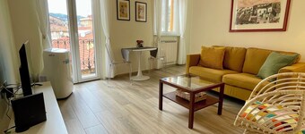 5th floor urban Apartment with elevator 5 minutes from trains to 5 Terre