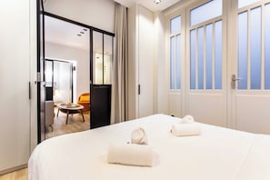 1 bedroom, laptop workspace, iron/ironing board, bed sheets - Magnificent Apartment - 2br/4p - Bourse (Paris)